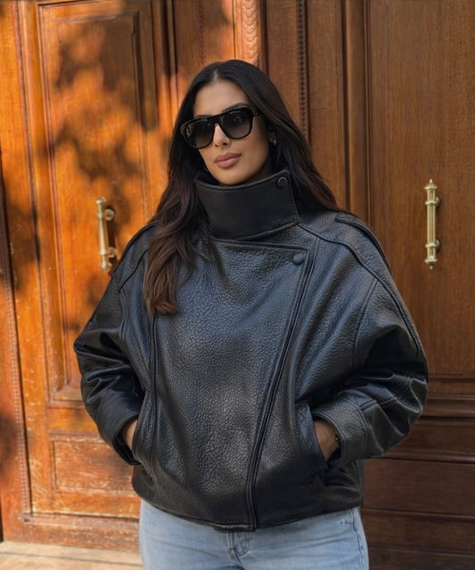 VESTE EN SIMILICUIR DÉCONTRACTÉE ET COL MONTANT